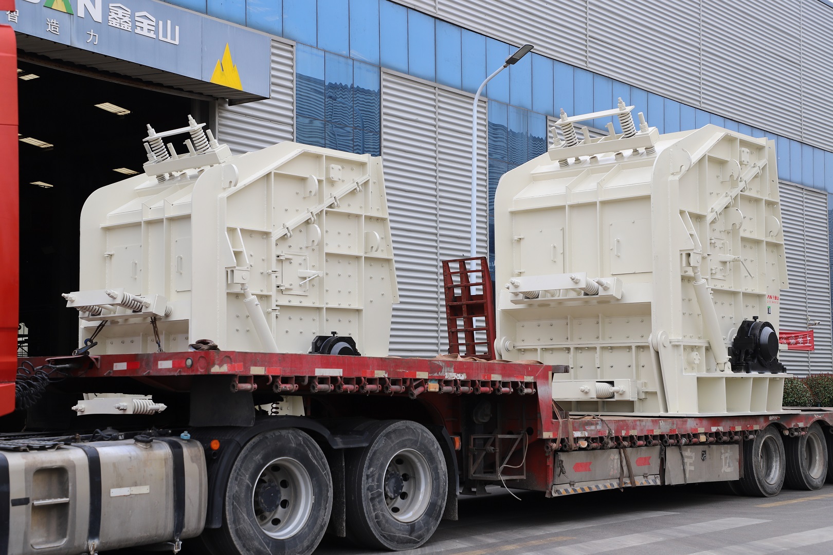 鑫金山 | 反擊破發(fā)貨現(xiàn)場，助力客戶早日投產(chǎn)！